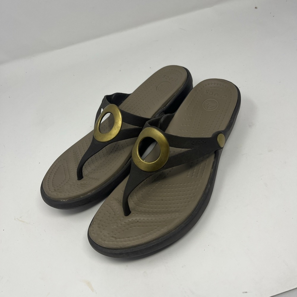 Crocs - Sanrah Sandals - Women's 9 - Brown Gold - Circle Beveled Ring